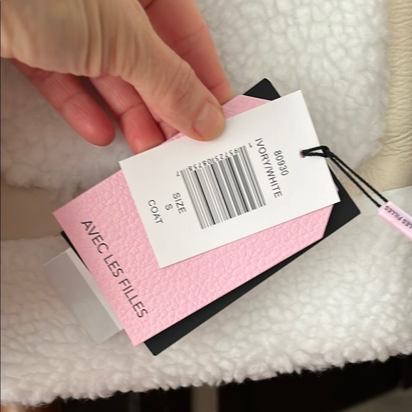 Cream Teddy Jacket with Fluffy Texture - Picture 2 of 5